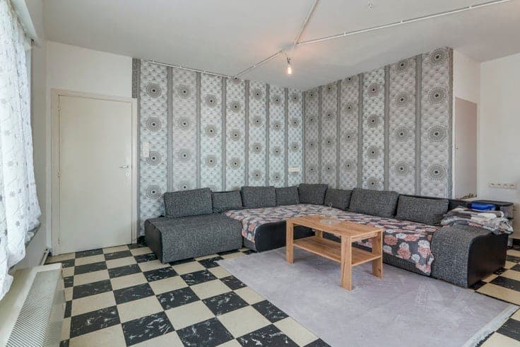 Very spacious commercial property with workshop for sale in…