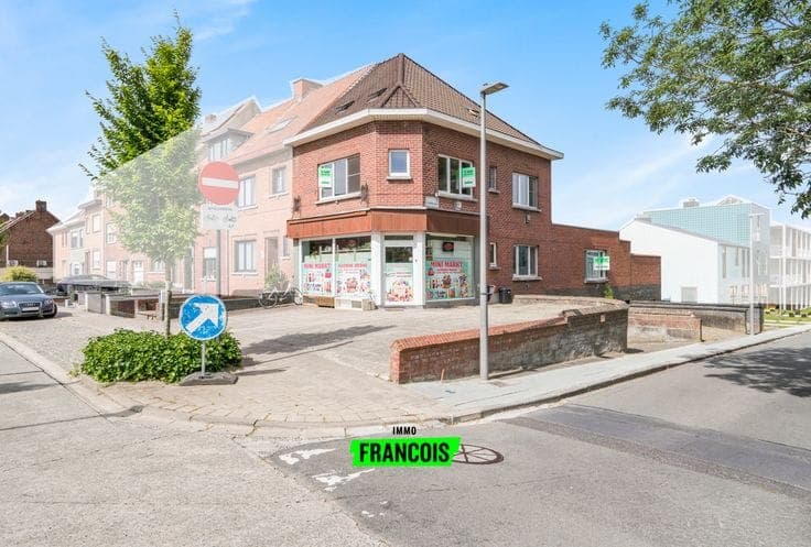Very spacious commercial property with workshop for sale in…