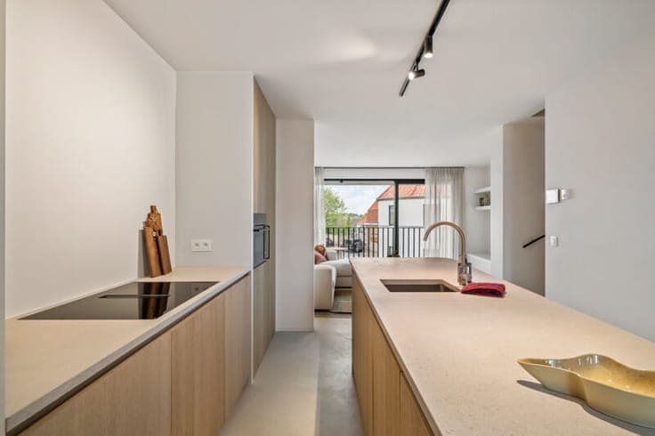 Move-in ready and nicely finished new build home with 4 bedr