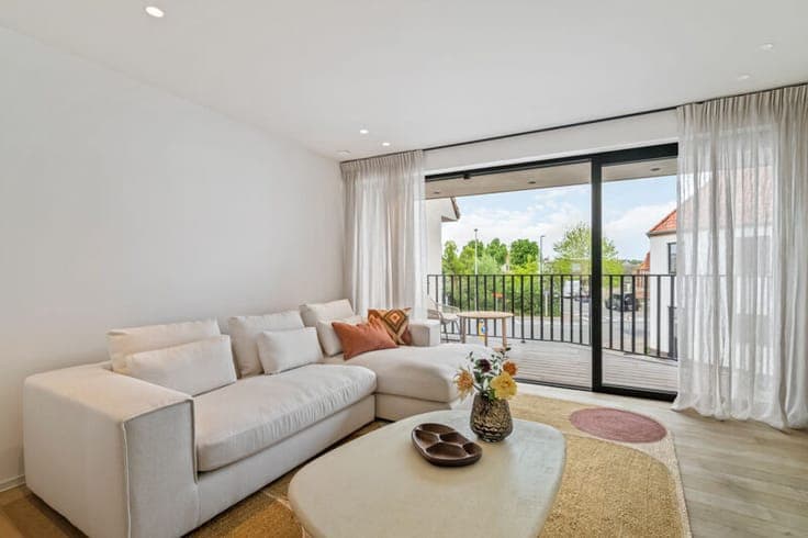 Move-in ready and nicely finished new build home with 4 bedr