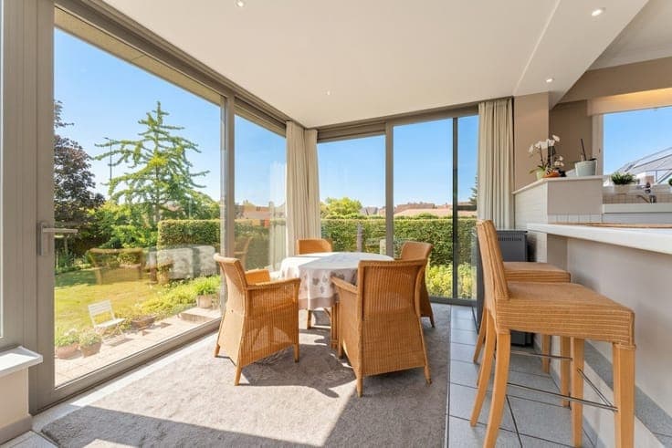 For sale: detached house in green area