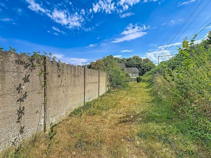MAISON 3F A RAFRAICHIR AVEC GRAND JARDIN