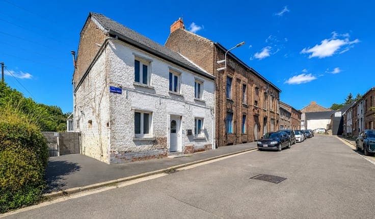MAISON 3F A RAFRAICHIR AVEC GRAND JARDIN