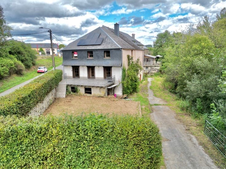 3-Bedroom Semi-Detached House with Garden and Garage