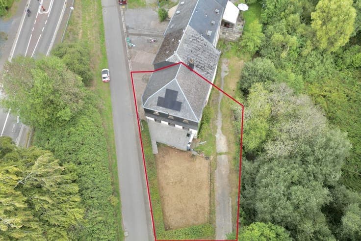 3-Bedroom Semi-Detached House with Garden and Garage