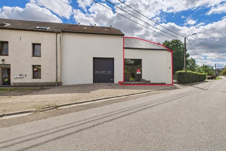3-Bedroom Semi-Detached House with Garden and Garage