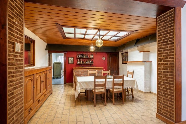 Te renoveren gezinswoning met garage en diepe tuin — Grot...