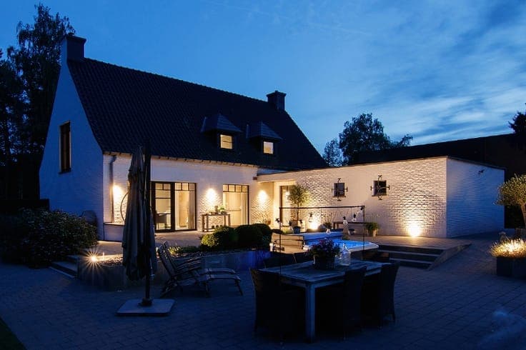 Landelijk ingerichte villa met een straatbreedte van 38m ...