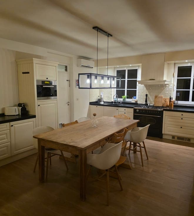 Ready-to-move-in house: pool, 5 beds, 2 baths, sustainable
