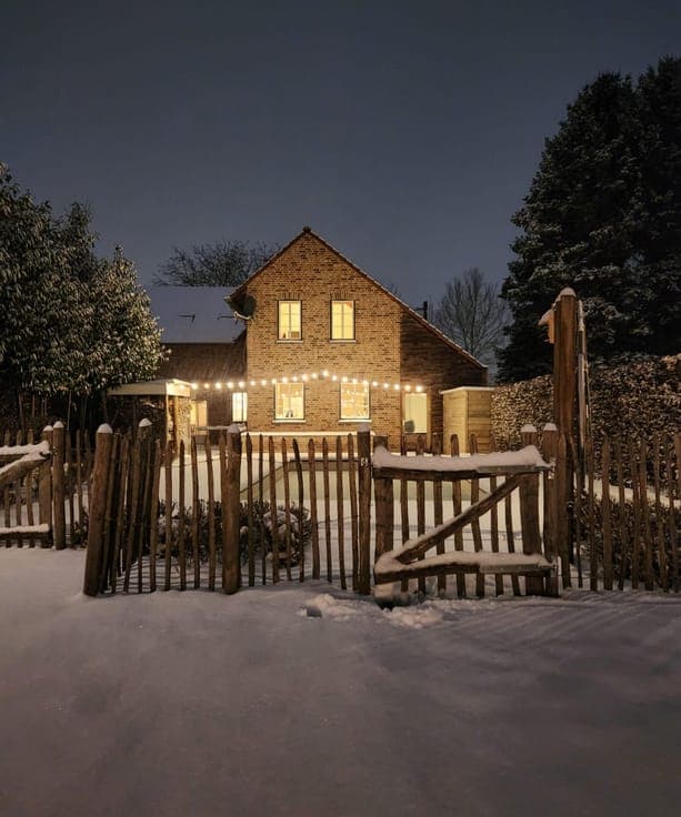 Ready-to-move-in house: pool, 5 beds, 2 baths, sustainable