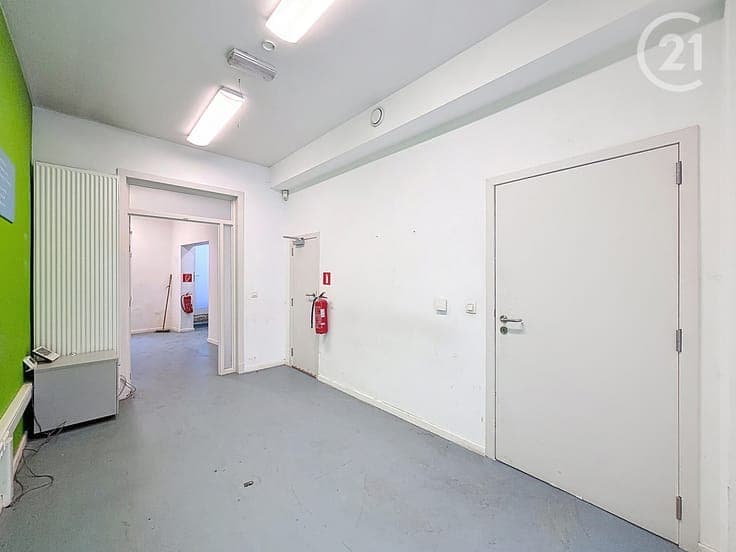 Renovation property with potential, close to all amenities!