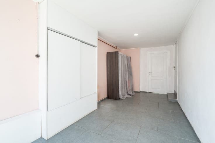 Spacious house with southwest-facing garden and 3 or 4 rooms