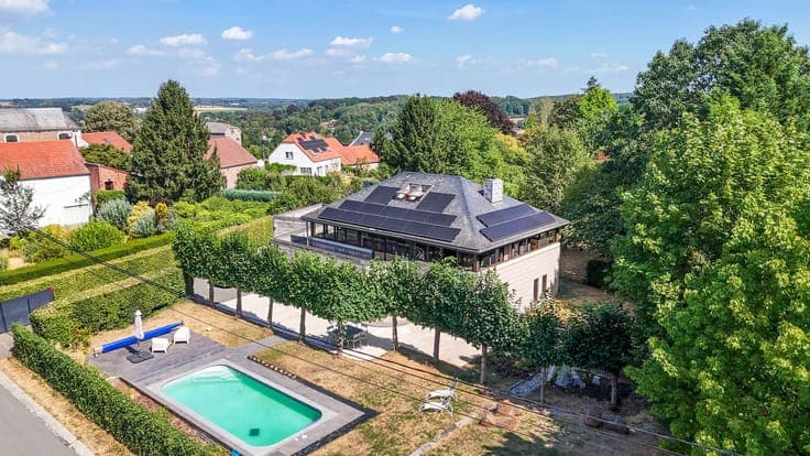 OFFRE ACCEPTEE - Spacieuse villa avec piscine