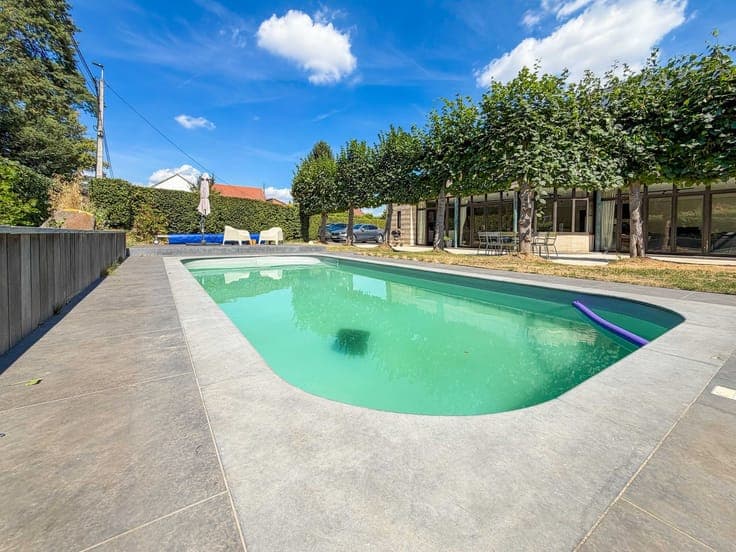 OFFRE ACCEPTEE - Spacieuse villa avec piscine