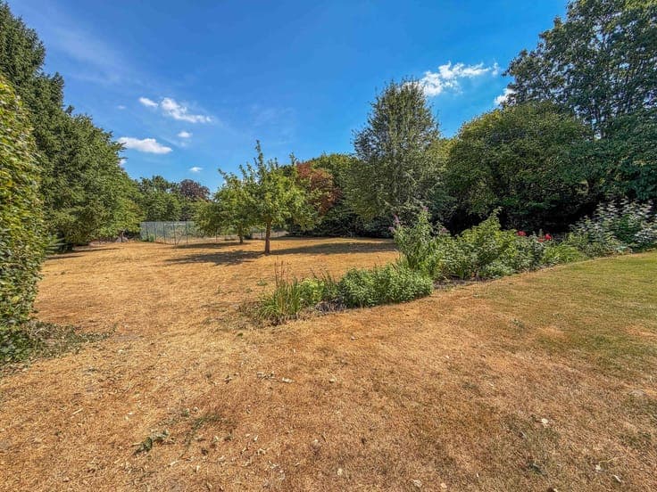 OFFRE ACCEPTEE - Spacieuse villa avec piscine