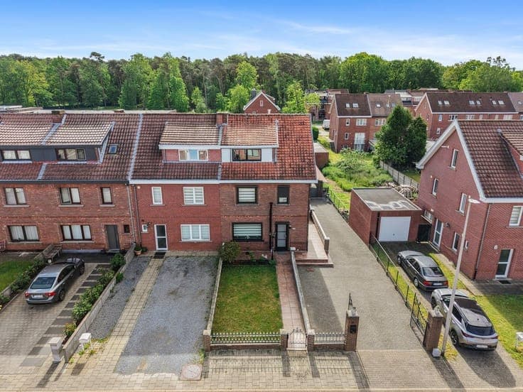 CHARMANTE HALFOPEN GEZINSWONING MET TUIN IN HOUTHALEN-HEL...