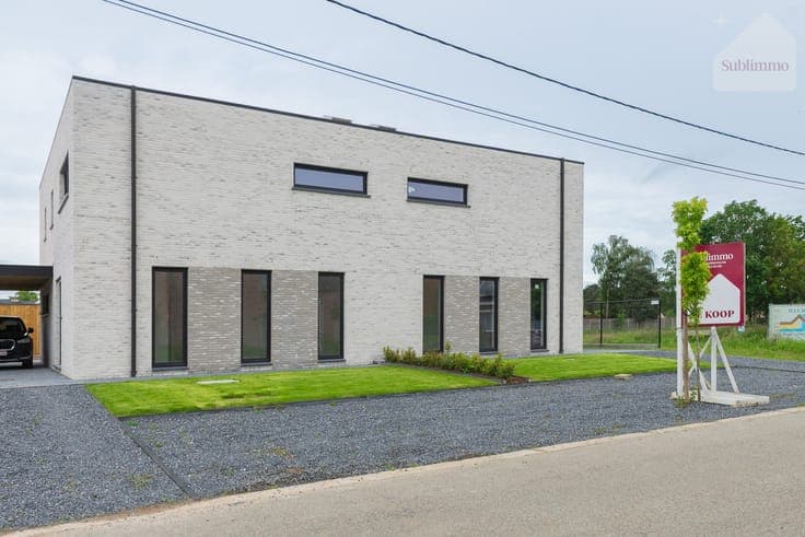 Instapklare nieuwbouwwoning met 4 slaapkamers op een perc...