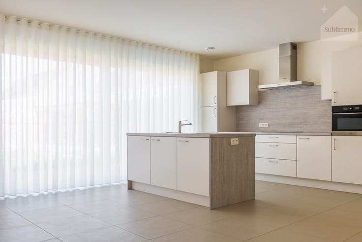 Instapklare nieuwbouwwoning met 4 slaapkamers op een perc...