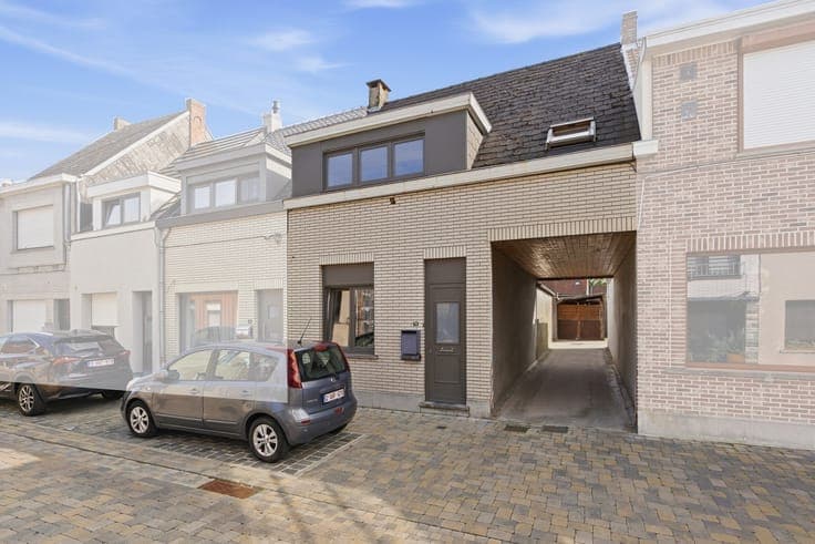 Karaktervolle gezinswoning met garage en diepe tuin