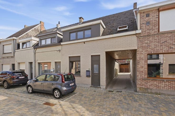Karaktervolle gezinswoning met garage en diepe tuin