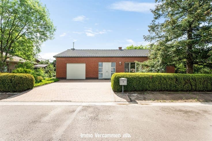 Gelijkvloerse woning in uitstekende staat, nabij het centrum