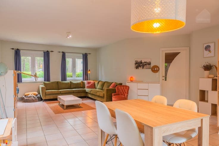 Vrijstaande gezinswoning met 4 slaapkamers op ruim 20 are...