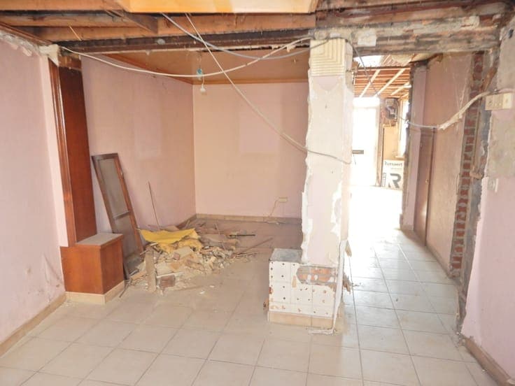 Te renoveren woning te Tielt.