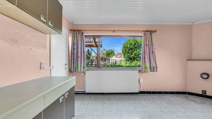 Te renoveren woning (H.O.B.) met 3 slpkrs te Genk