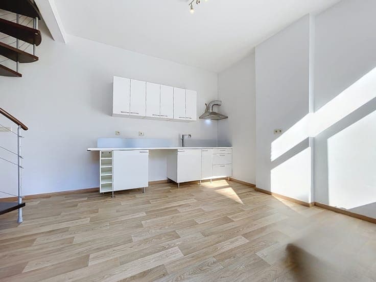 A small 2-bedroom house right in the heart of downtown!