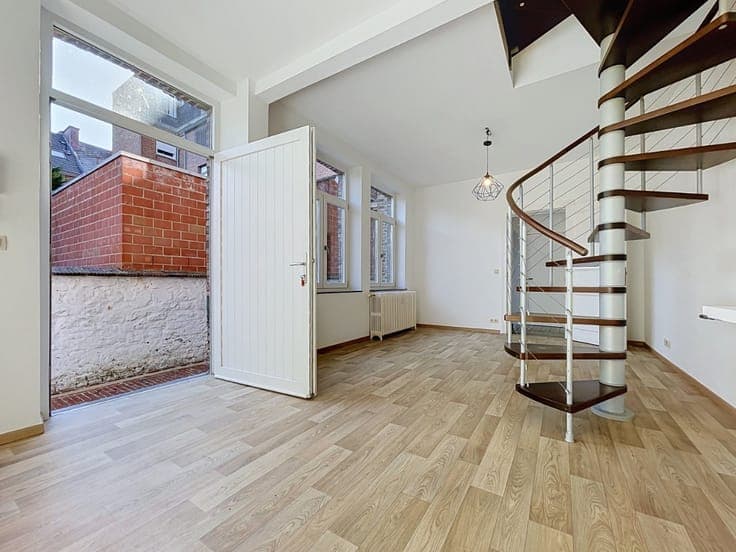 A small 2-bedroom house right in the heart of downtown!
