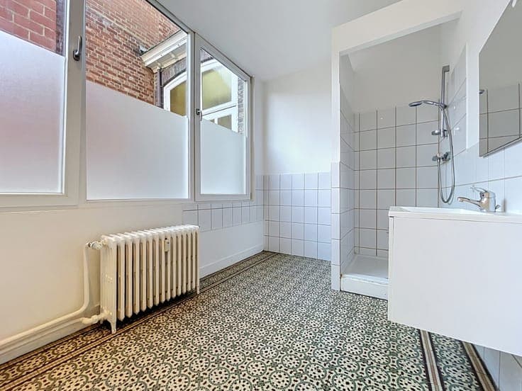 A small 2-bedroom house right in the heart of downtown!