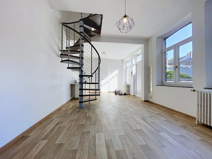A small 2-bedroom house right in the heart of downtown!