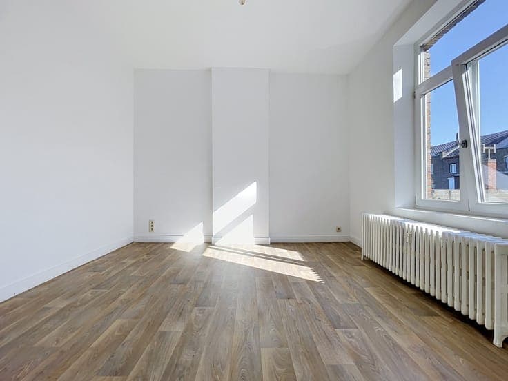 A small 2-bedroom house right in the heart of downtown!