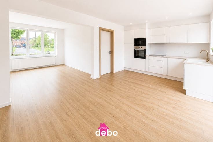 Totale vernieuwbouw, halfopen energiezuinige woning met 2...