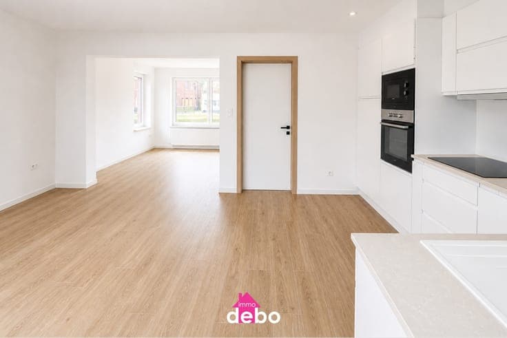 Totale vernieuwbouw, halfopen energiezuinige woning met 2...