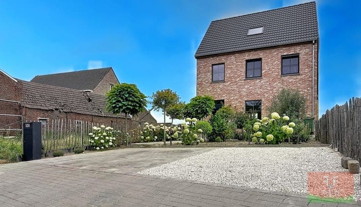 Moderne gezinswoning met 3 slaapkamers, zonneterras en gr...