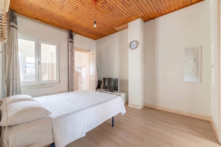 ETTERBEEK I INVESTMENT PROPERTY 4 UNITS TO RENOVATE