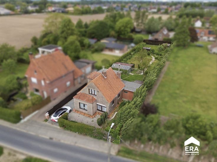 Detached house on a big plot with great potential in Izegem
