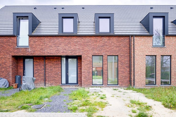 Halfopen woning met ruime tuin op rustige locatie