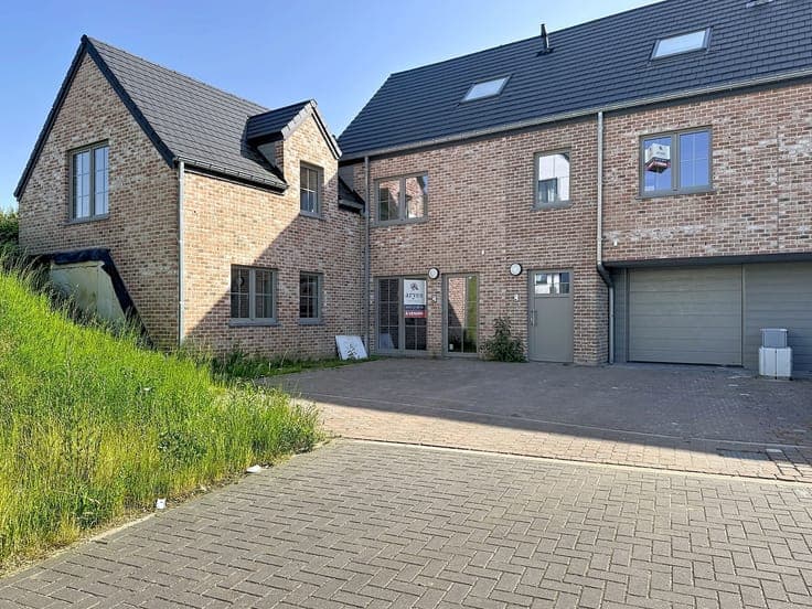 Maison neuve dans un cadre verdoyant et paisible