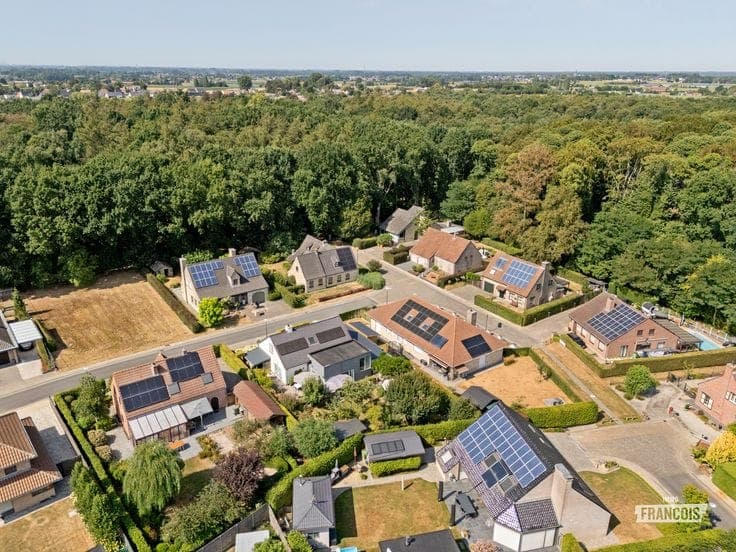 Charming renovated home in a top location in the green Wijn…