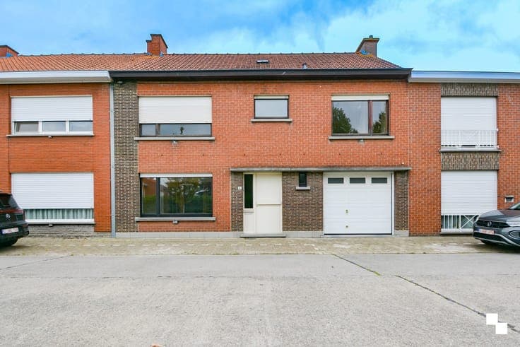Verrassend ruime eengezinswoning met 5 slp te Roeselare