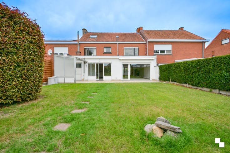 Verrassend ruime eengezinswoning met 5 slp te Roeselare