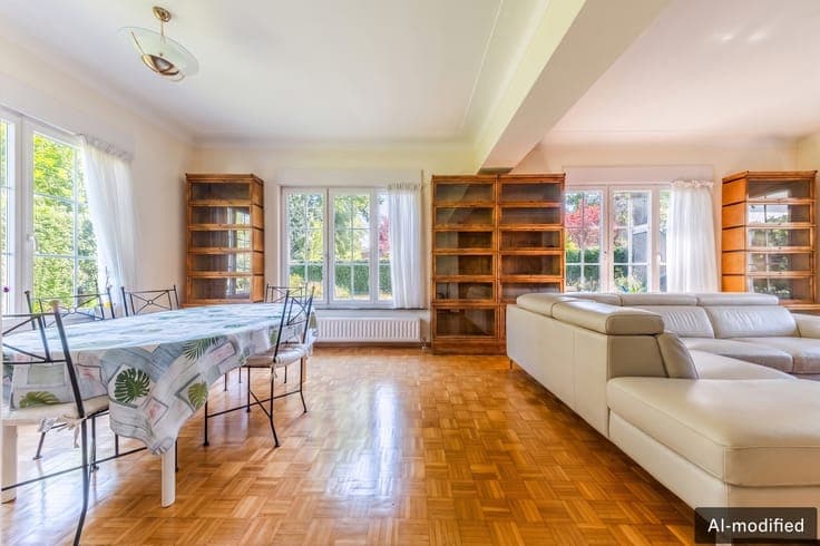 Magnificent 5-bedroom, three-sided house with office