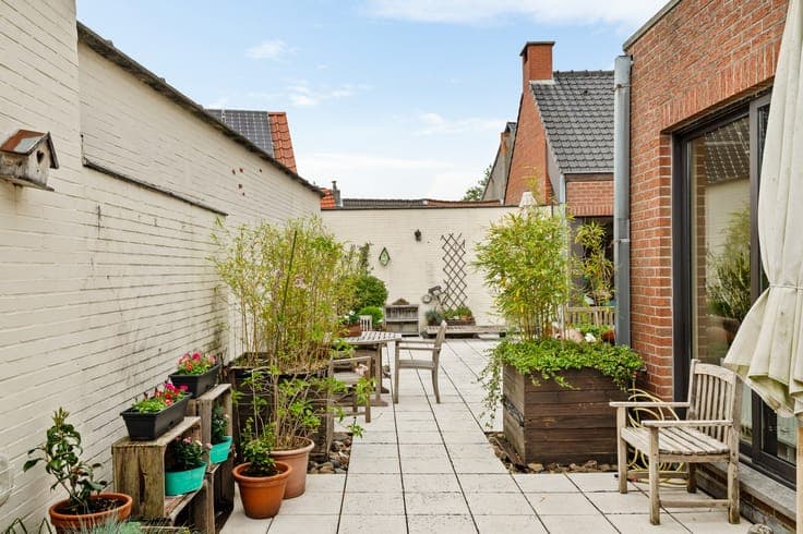 Uitzonderlijke woning met 2 garages, 6 autostaanplaatsen,...
