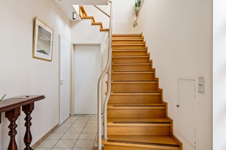 Uitzonderlijke woning met 2 garages, 6 autostaanplaatsen,...