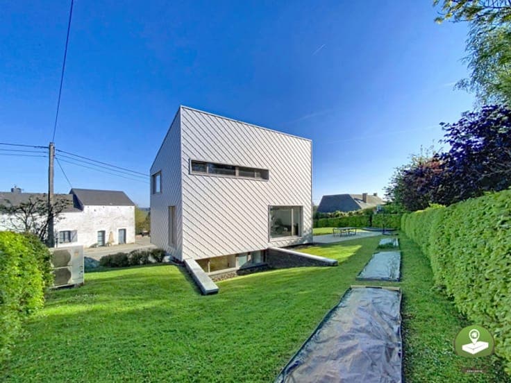 Contemporary house with 4 very bright bedrooms