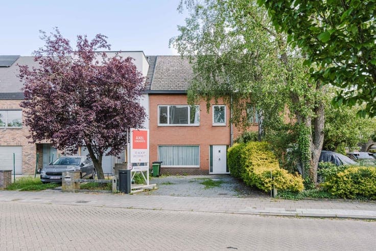 Move-in ready family home near the center of Destelbergen