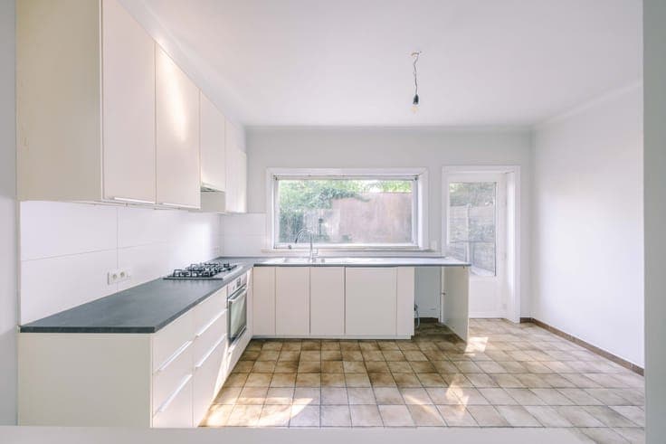 Move-in ready family home near the center of Destelbergen