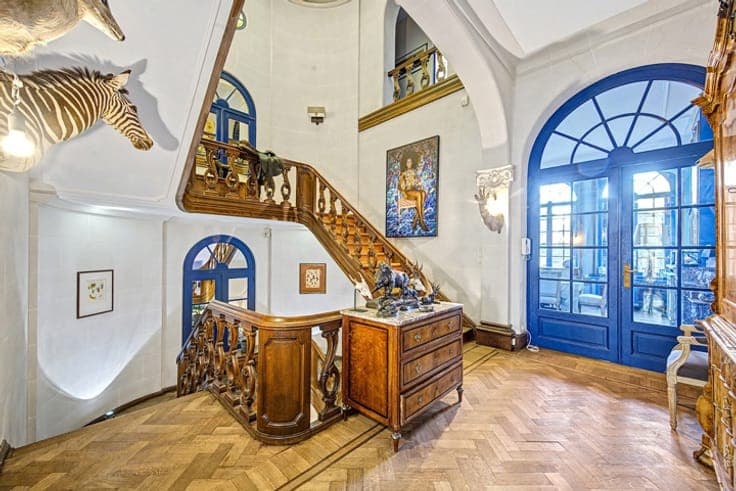 Character townhouse – ± 478 sqm – 5 bedrooms – garden